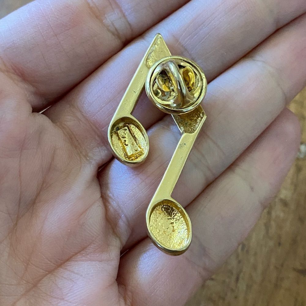 Gold Musical Note Pin - Picture 4 of 5